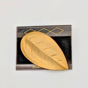 Vintage Gold Tone Leaf Scarf Clip as is